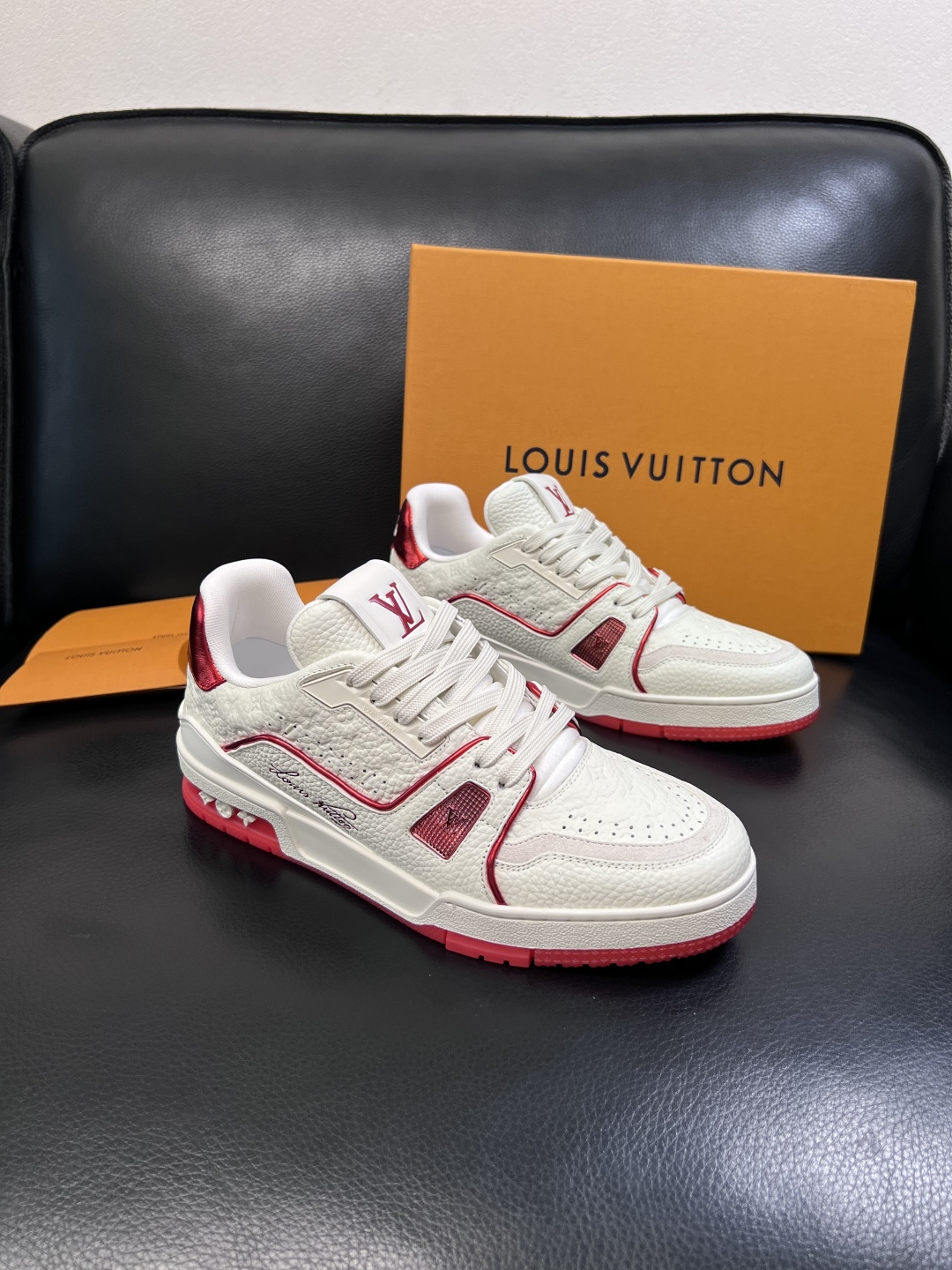 NO:834686,Lv high quality top crafts Louis Vuitton, counters are equipped with original factory configurations, uppers are imported from Italy, high-quality splicing colorful complex crafts, imported cowhide lining is soft and comfortable, soles are specially provided by the original factory, TPU exclusive movable molded soles are super comfortable, original factory follow-up goods, code number 38-45 (customized 46),, louis vuitton, louis vuitton, cowhide19860909Lv 高品质 顶级工艺品 路易威登,专柜同步原厂配置,鞋面意大利进口,高品质拼接缤纷色彩复杂工艺品,进口牛皮里垫柔软舒适,鞋底原厂特供原版底,TPU独家活动成型底超级舒适,原厂跟单货,码数 38-45（订做 46）,,louis vuitton,louis vuitton,cowhide,Men's shoes