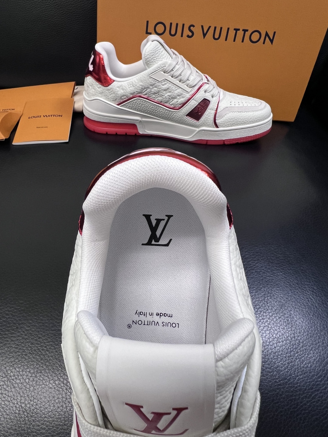 Lv  高品质  顶级工艺品  路易威登，专柜同步原厂配置，鞋面意大利进口，高品质拼接缤纷色彩复杂工艺品