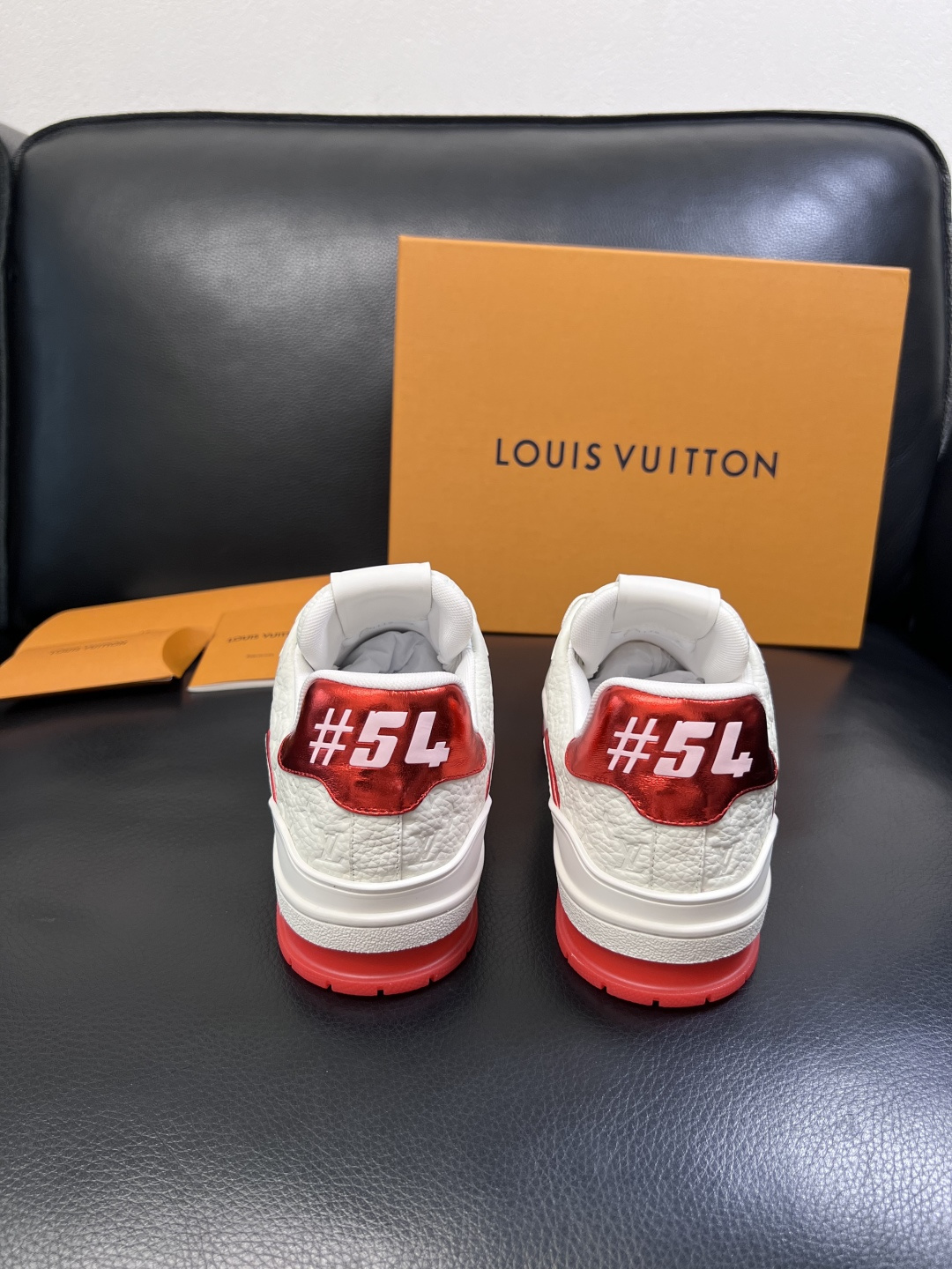 Lv  高品质  顶级工艺品  路易威登，专柜同步原厂配置，鞋面意大利进口，高品质拼接缤纷色彩复杂工艺品