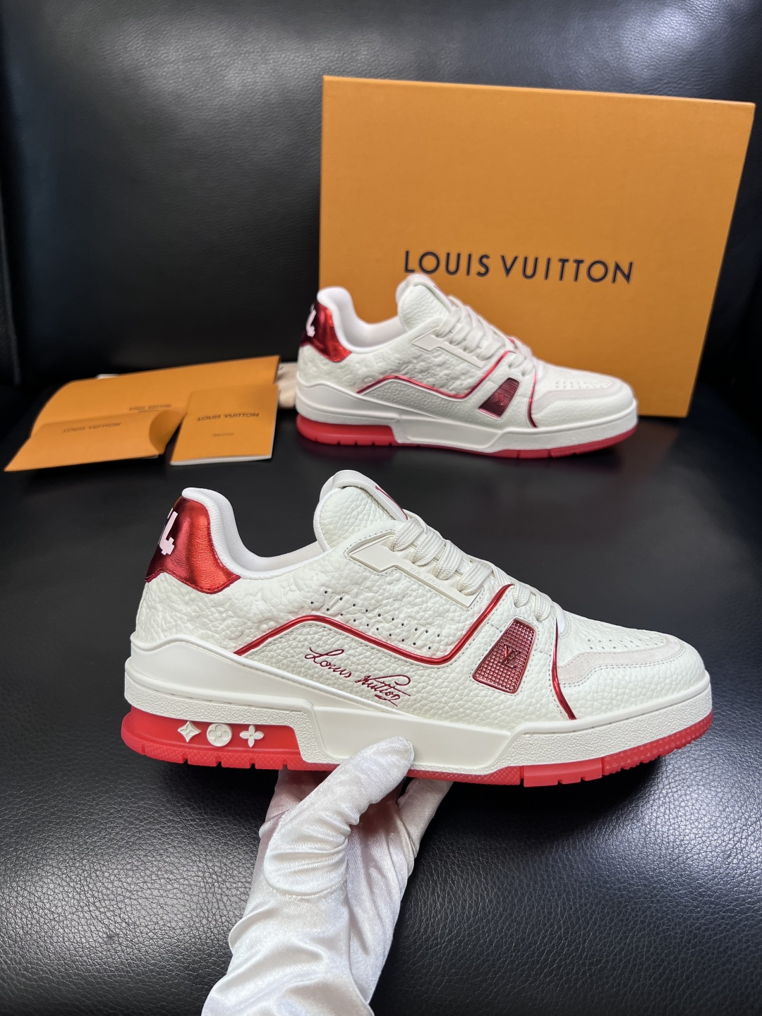 Lv  高品质  顶级工艺品  路易威登，专柜同步原厂配置，鞋面意大利进口，高品质拼接缤纷色彩复杂工艺品