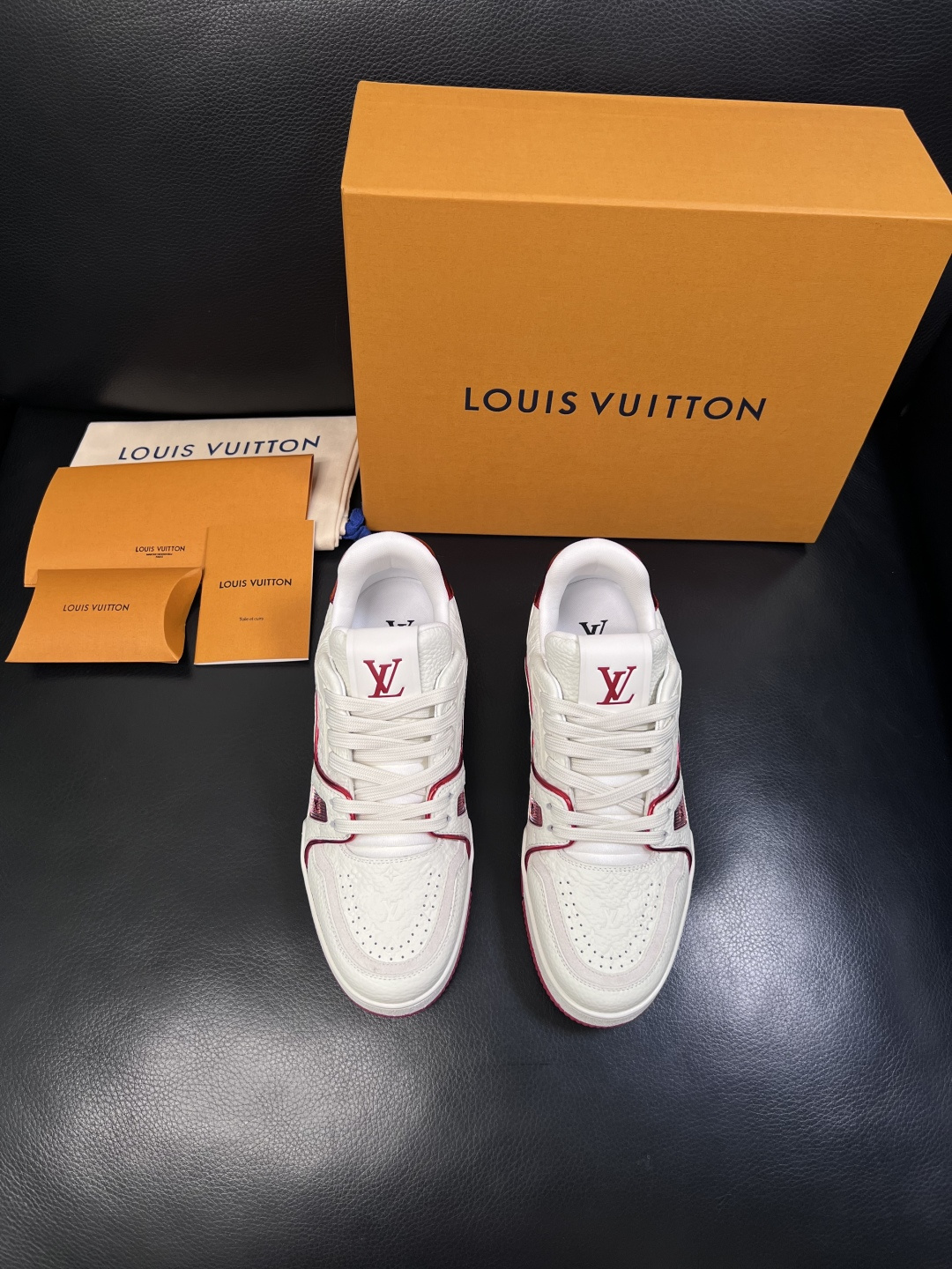 Lv  高品质  顶级工艺品  路易威登，专柜同步原厂配置，鞋面意大利进口，高品质拼接缤纷色彩复杂工艺品