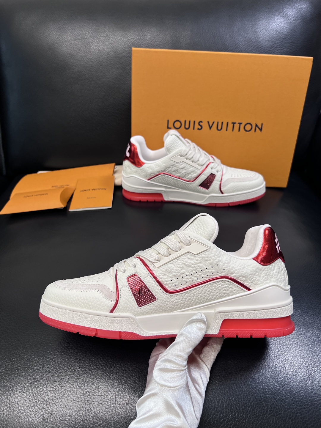 Lv  高品质  顶级工艺品  路易威登，专柜同步原厂配置，鞋面意大利进口，高品质拼接缤纷色彩复杂工艺品