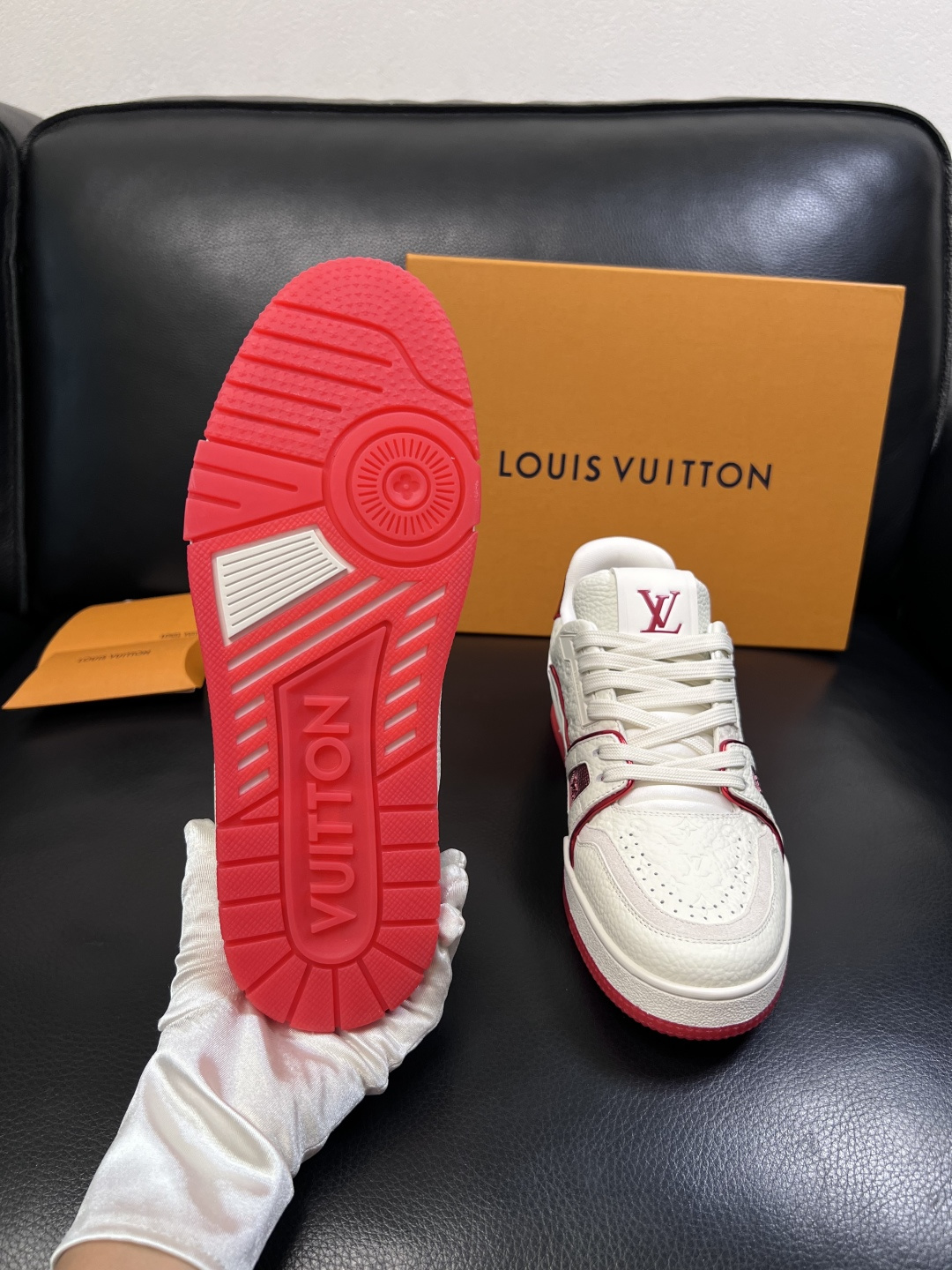 Lv  高品质  顶级工艺品  路易威登，专柜同步原厂配置，鞋面意大利进口，高品质拼接缤纷色彩复杂工艺品