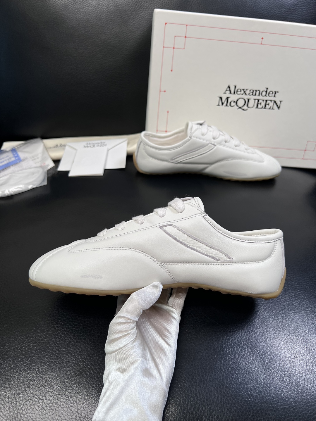 Alexander McQueen  高品质  顶级工艺品  麦昆  专柜同步 原厂配置，意大利进口原版