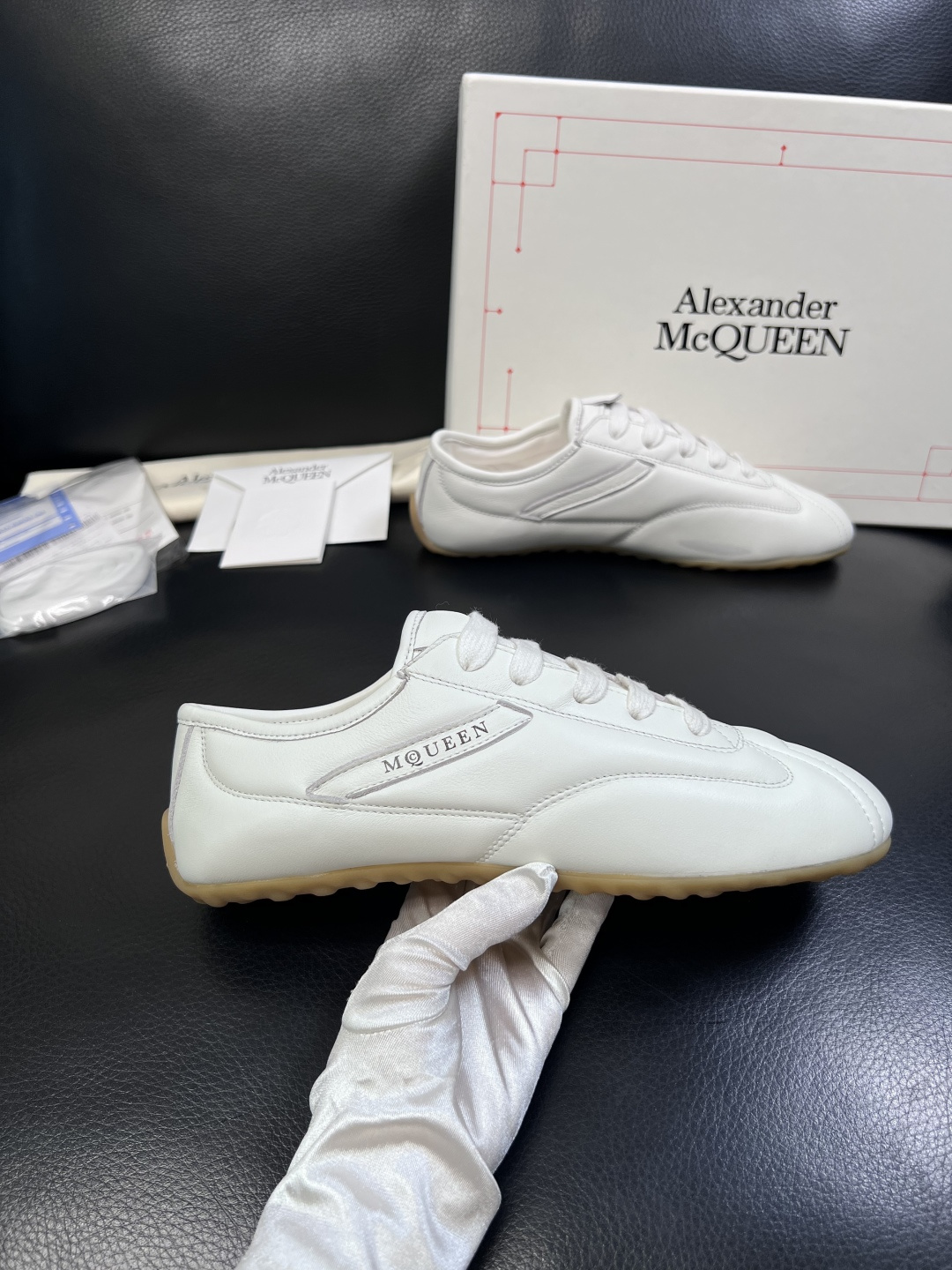Alexander McQueen  高品质  顶级工艺品  麦昆  专柜同步 原厂配置，意大利进口原版