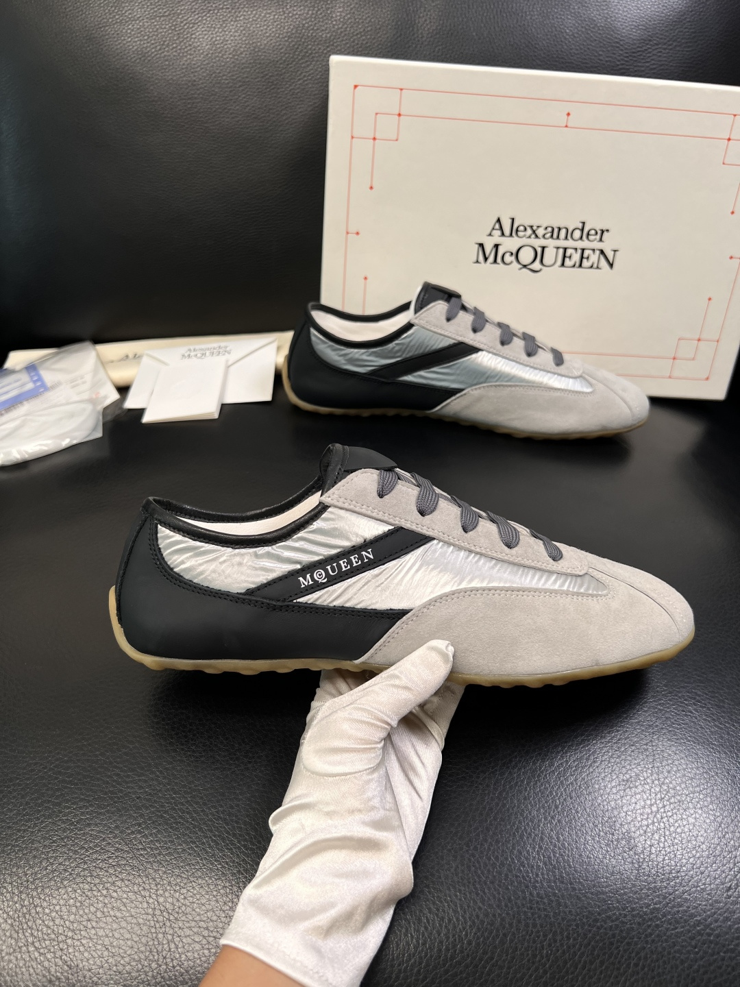 Alexander McQueen  高品质  顶级工艺品  麦昆  专柜同步 原厂配置，意大利进口原版