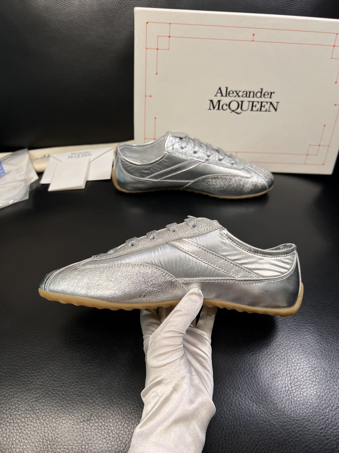 Alexander McQueen  高品质  顶级工艺品  麦昆  专柜同步 原厂配置，意大利进口原版