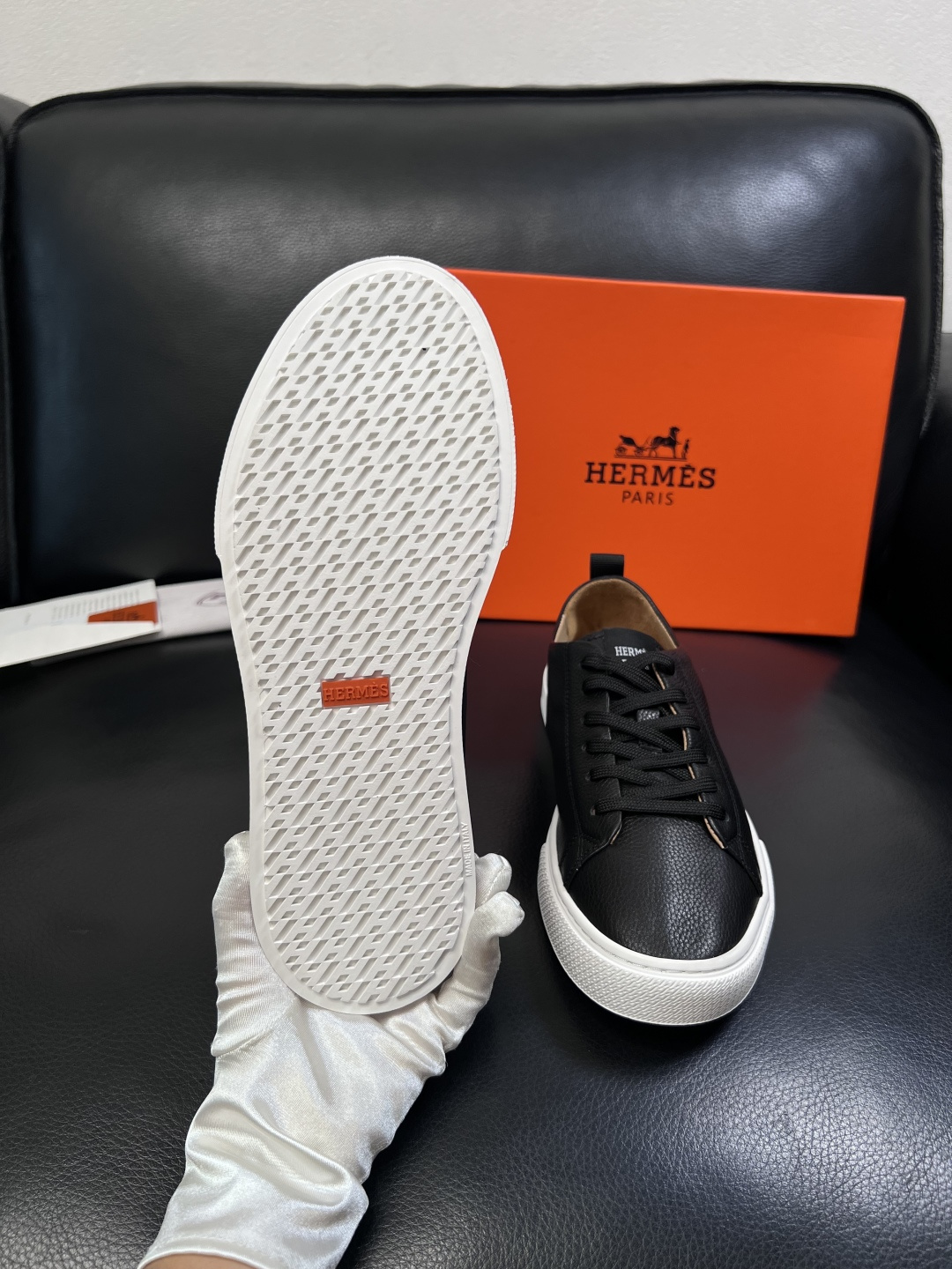 Hermes  高品质  顶级工艺品  爱马仕 专柜同步发售原厂配置，意大利进口原版牛皮面料，高品质拼接