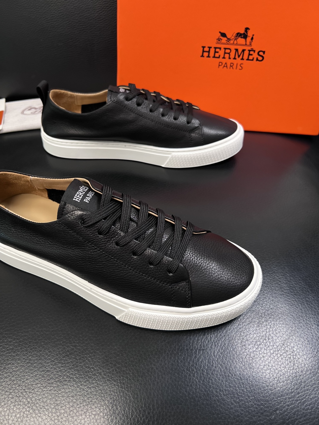 Hermes  高品质  顶级工艺品  爱马仕 专柜同步发售原厂配置，意大利进口原版牛皮面料，高品质拼接