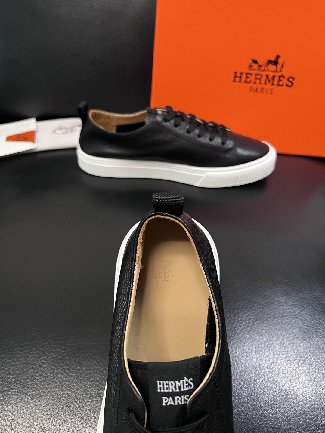 Hermes  高品质  顶级工艺品  爱马仕 专柜同步发售原厂配置，意大利进口原版牛皮面料，高品质拼接