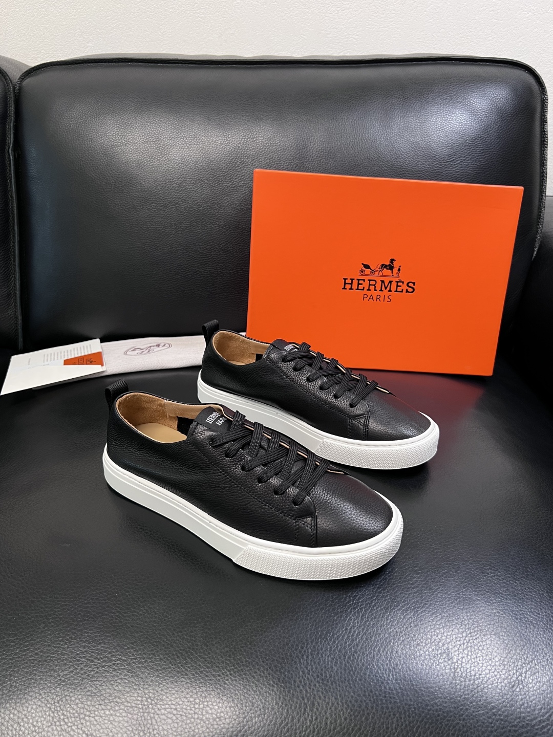 NO:834702,Hermes high-quality top crafts Hermès counters sell original configuration simultaneously, original cowhide fabric imported from Italy, high-quality splicing technology, fully imported water-dyed cowhide lining, original soles specially provided by the factory and super comfortable, original factory follow-up goods, code number 39-44 (customized 38 45), hermes, hermes, cowhide19860909Hermes 高品质 顶级工艺品 爱马仕 专柜同步发售原厂配置,意大利进口原版牛皮面料,高品质拼接工艺,全进口水染牛皮里垫,鞋底原厂特供原版底超级舒适,原厂跟单货 ,码数 39-44（ 订做 38 45）,,hermes,hermes,cowhide,Men's shoes