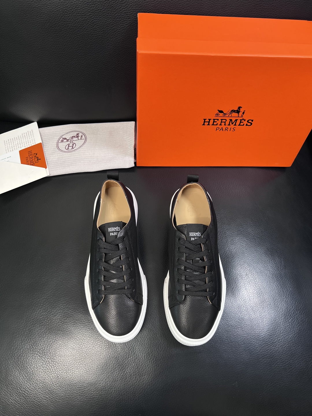 Hermes  高品质  顶级工艺品  爱马仕 专柜同步发售原厂配置，意大利进口原版牛皮面料，高品质拼接