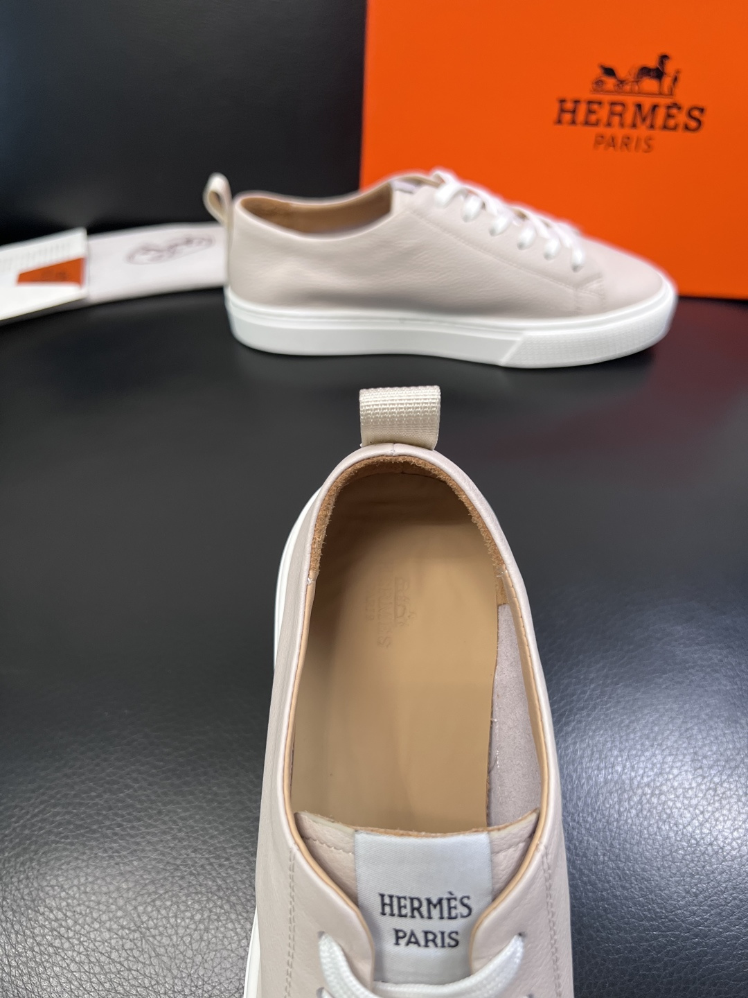 Hermes  高品质  顶级工艺品  爱马仕 专柜同步发售原厂配置，意大利进口原版牛皮面料，高品质拼接