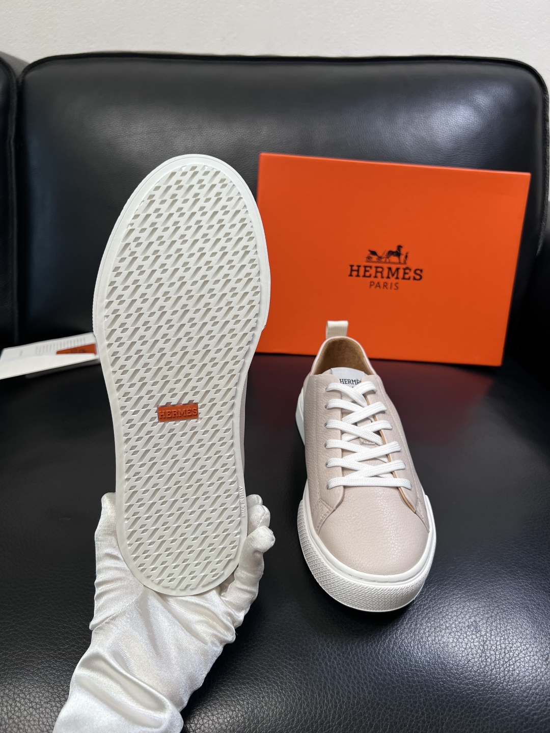 Hermes  高品质  顶级工艺品  爱马仕 专柜同步发售原厂配置，意大利进口原版牛皮面料，高品质拼接
