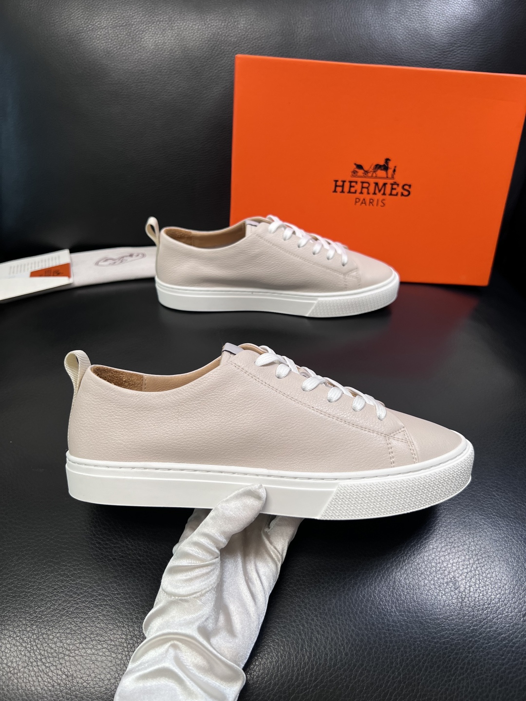 Hermes  高品质  顶级工艺品  爱马仕 专柜同步发售原厂配置，意大利进口原版牛皮面料，高品质拼接