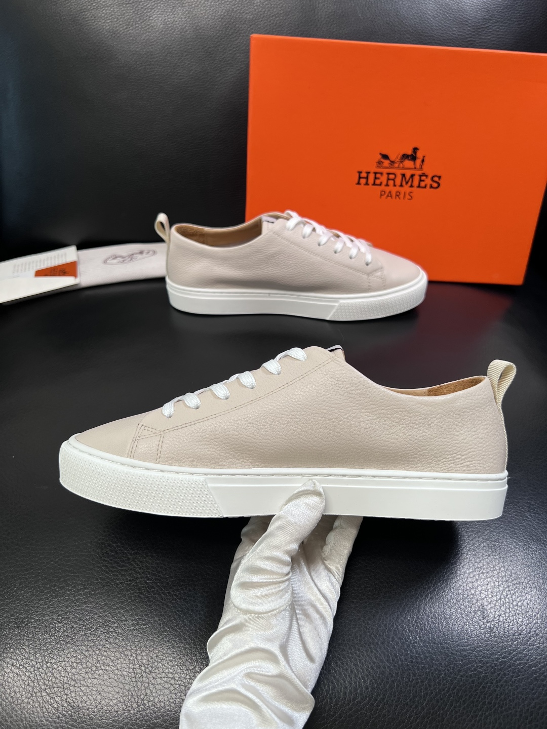 Hermes  高品质  顶级工艺品  爱马仕 专柜同步发售原厂配置，意大利进口原版牛皮面料，高品质拼接