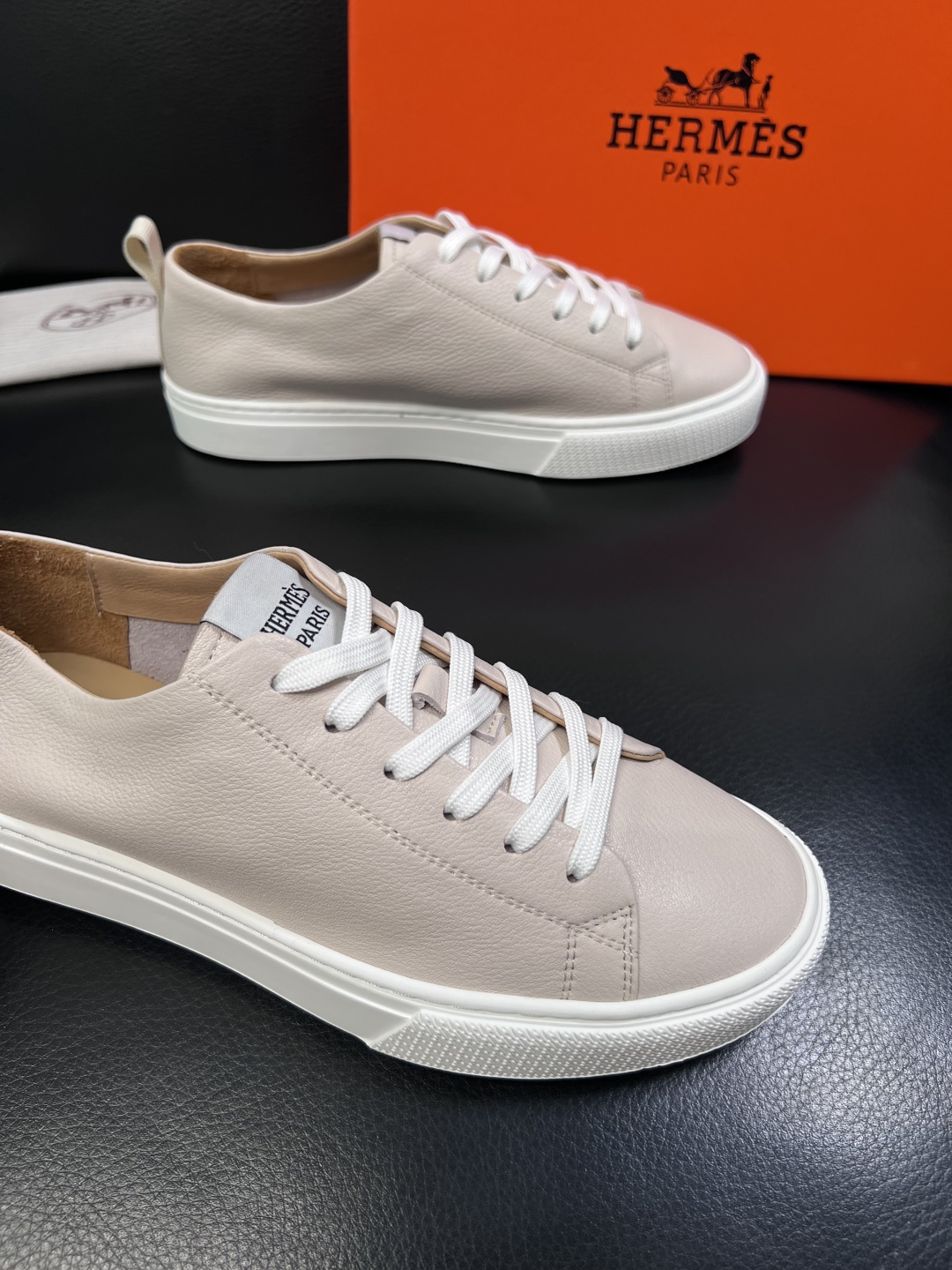 Hermes  高品质  顶级工艺品  爱马仕 专柜同步发售原厂配置，意大利进口原版牛皮面料，高品质拼接