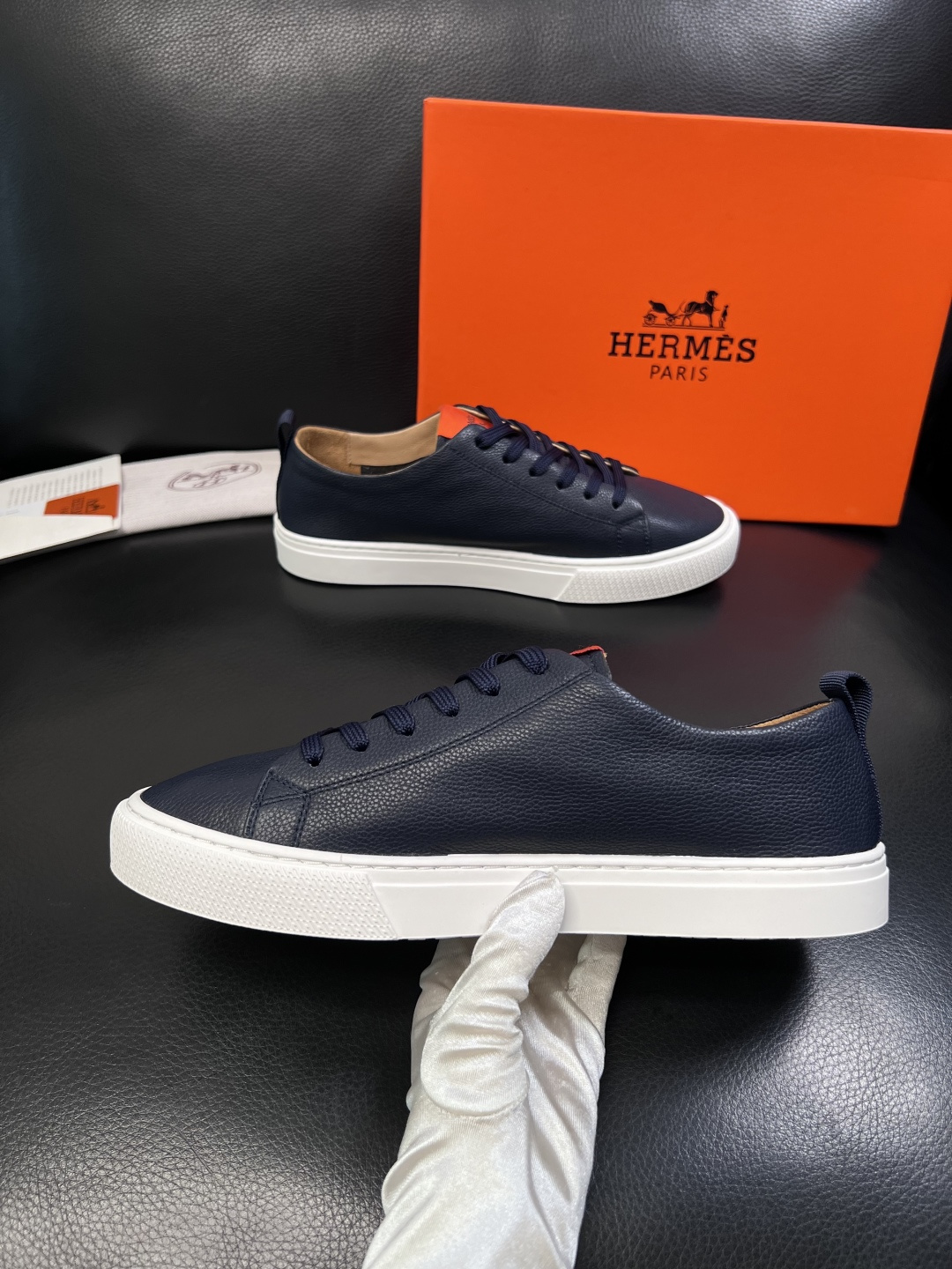 Hermes  高品质  顶级工艺品  爱马仕 专柜同步发售原厂配置，意大利进口原版牛皮面料，高品质拼接
