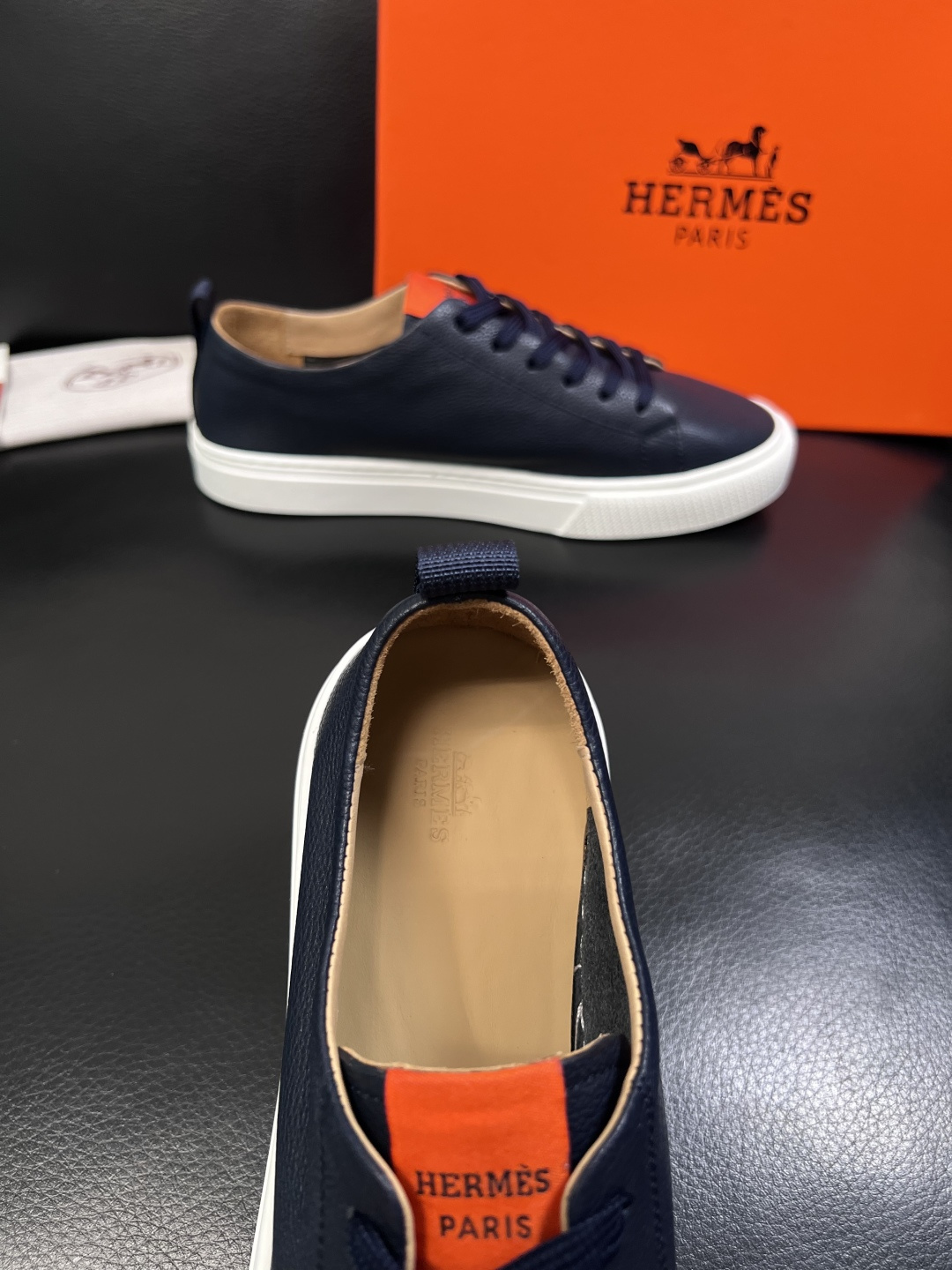 Hermes  高品质  顶级工艺品  爱马仕 专柜同步发售原厂配置，意大利进口原版牛皮面料，高品质拼接