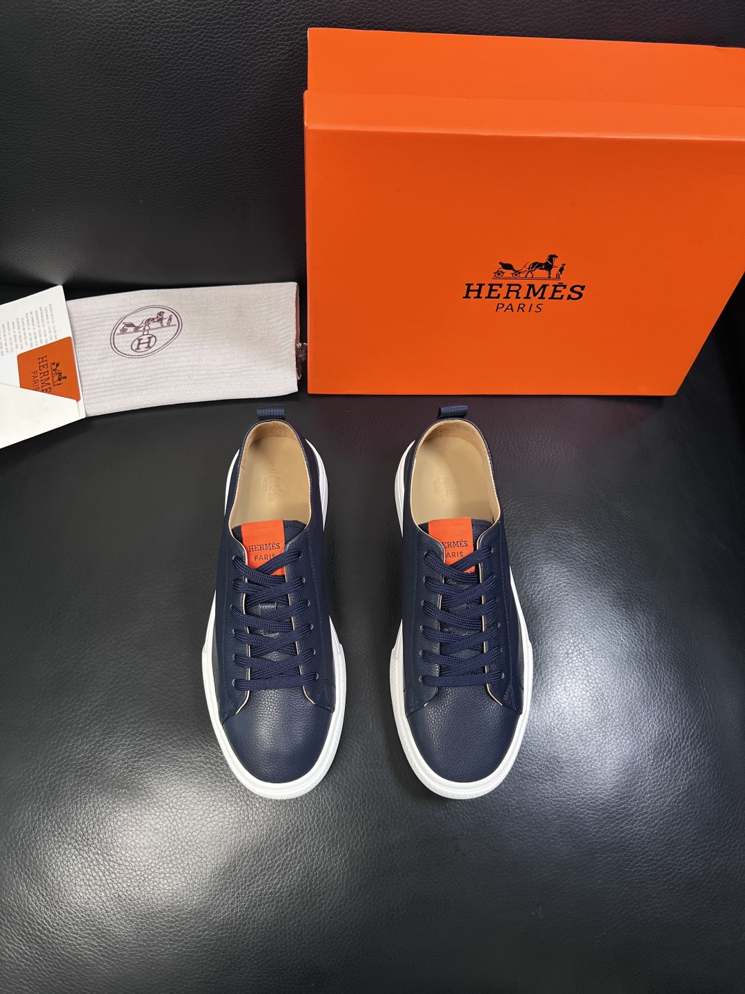 Hermes  高品质  顶级工艺品  爱马仕 专柜同步发售原厂配置，意大利进口原版牛皮面料，高品质拼接