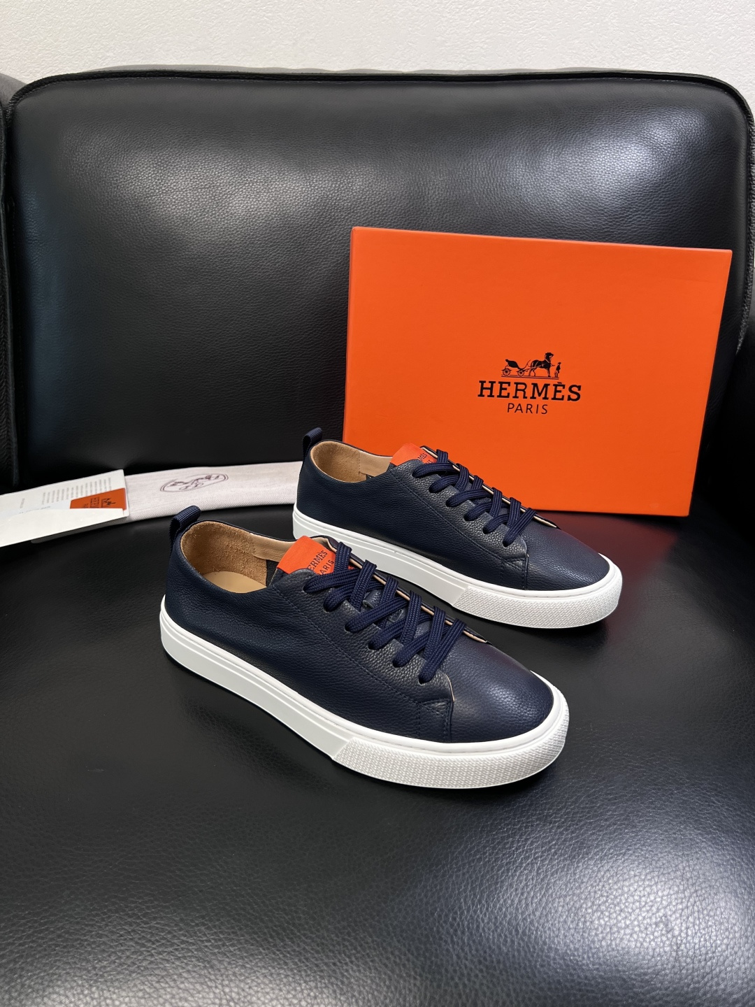 NO:850131,Hermes high-quality top handicrafts Hermès counters sell original factory configuration at the same time, original cowhide fabric imported from Italy, high-quality splicing technology, fully imported water-dyed cowhide lining, original soles specially provided by the factory and super comfortable, original factory and single goods are welcome to compare, code number 39-44 (customized 38 45),, hermes, hermes, cowhide19860909Hermes 高品质 顶级工艺品 爱马仕 专柜同步发售原厂配置,意大利进口原版牛皮面料,高品质拼接工艺,全进口水染牛皮里垫,鞋底原厂特供原版底超级舒适,原厂跟单货欢迎对比,码数 39-44（ 订做 38 45）,,hermes,hermes,cowhide,Men's shoes