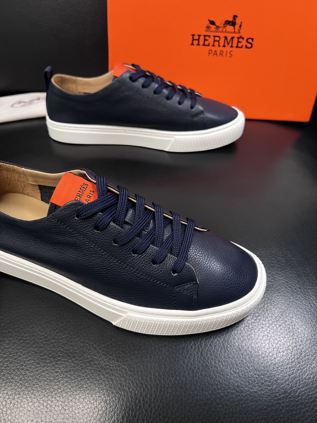 Hermes  高品质  顶级工艺品  爱马仕 专柜同步发售原厂配置，意大利进口原版牛皮面料，高品质拼接