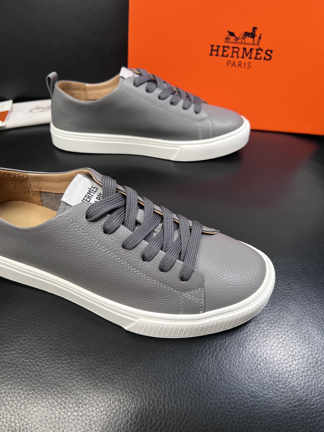 Hermes  高品质  顶级工艺品  爱马仕 专柜同步发售原厂配置，意大利进口原版牛皮面料，高品质拼接