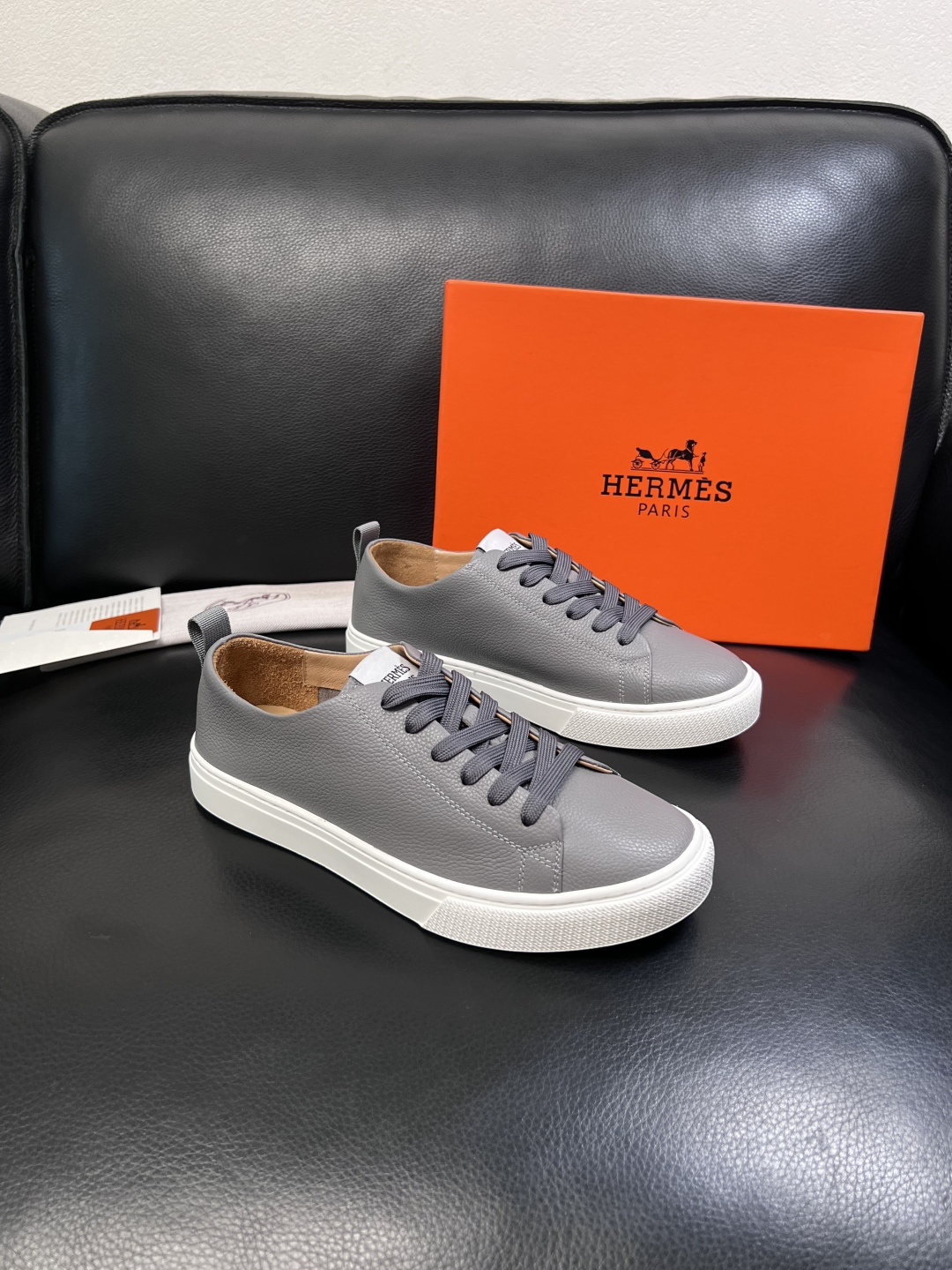 NO:834711,Hermes high-quality top handicrafts Hermès counters sell original factory configuration at the same time, original cowhide fabric imported from Italy, high-quality splicing technology, fully imported water-dyed cowhide lining, original soles specially provided by the factory and super comfortable, original factory and single goods are welcome to compare, code number 39-44 (customized 38 45),, hermes, hermes, cowhide19860909Hermes 高品质 顶级工艺品 爱马仕 专柜同步发售原厂配置,意大利进口原版牛皮面料,高品质拼接工艺,全进口水染牛皮里垫,鞋底原厂特供原版底超级舒适,原厂跟单货欢迎对比,码数 39-44（ 订做 38 45）,,hermes,hermes,cowhide,Men's shoes