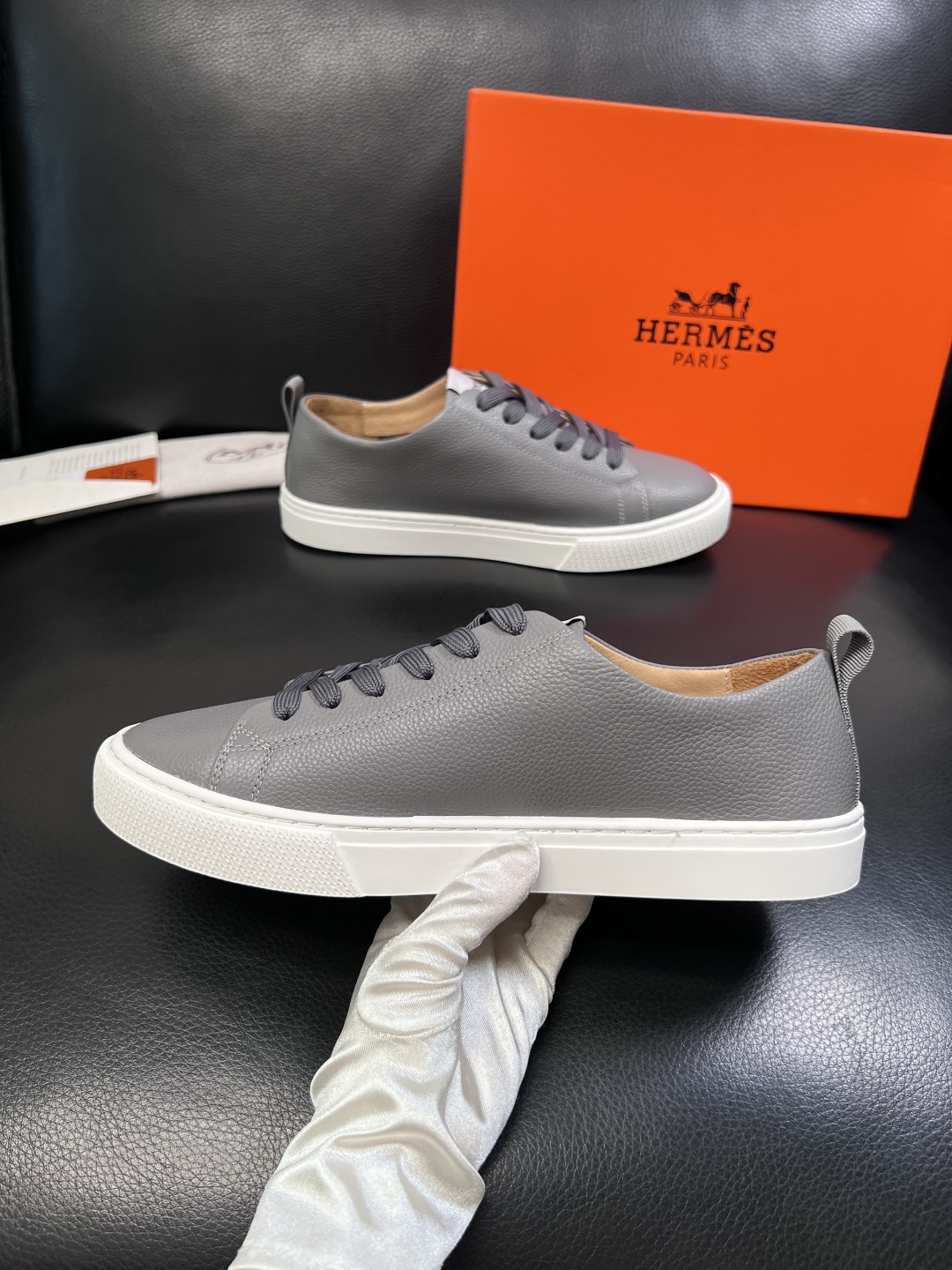 Hermes  高品质  顶级工艺品  爱马仕 专柜同步发售原厂配置，意大利进口原版牛皮面料，高品质拼接