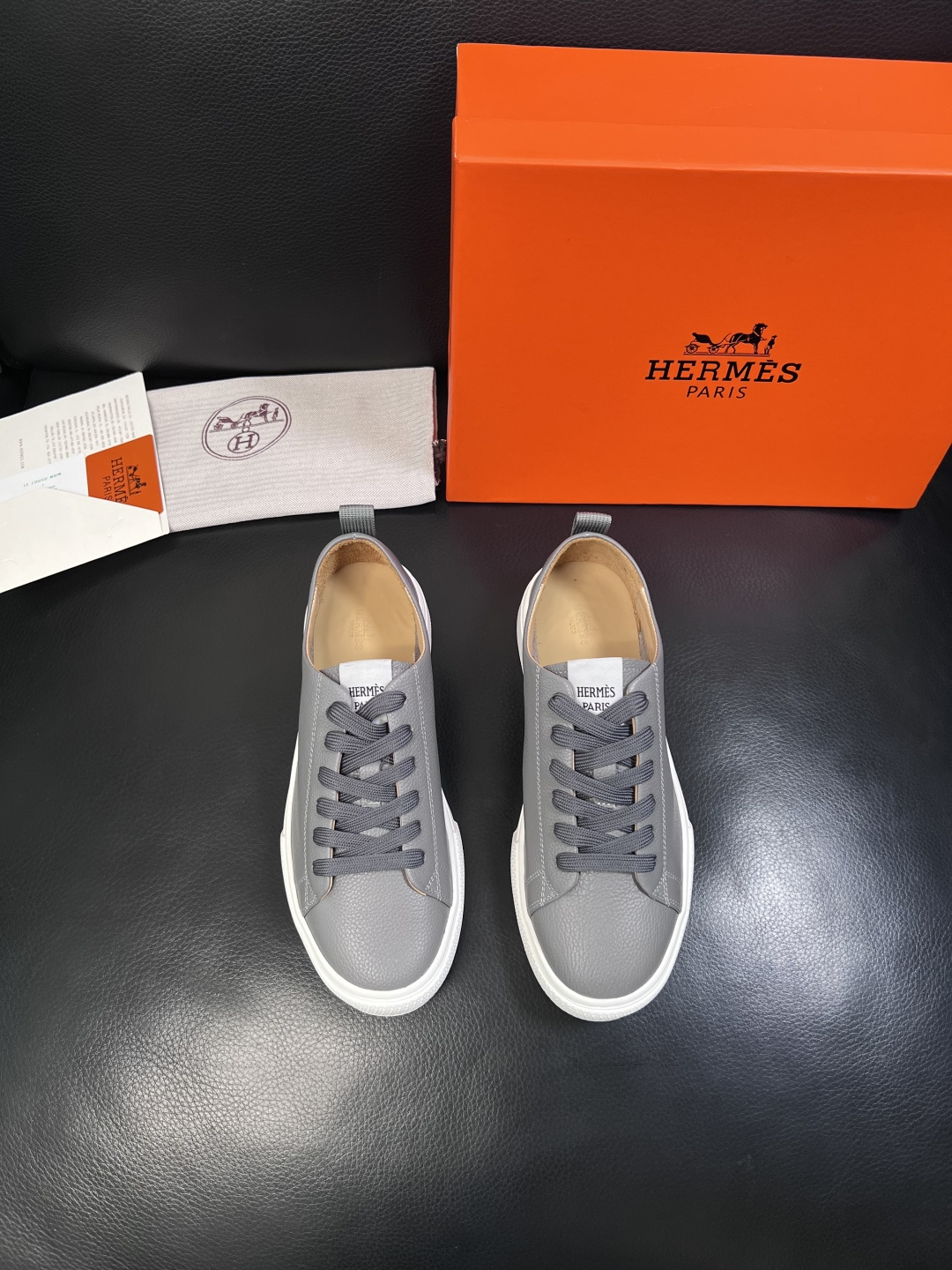 Hermes  高品质  顶级工艺品  爱马仕 专柜同步发售原厂配置，意大利进口原版牛皮面料，高品质拼接