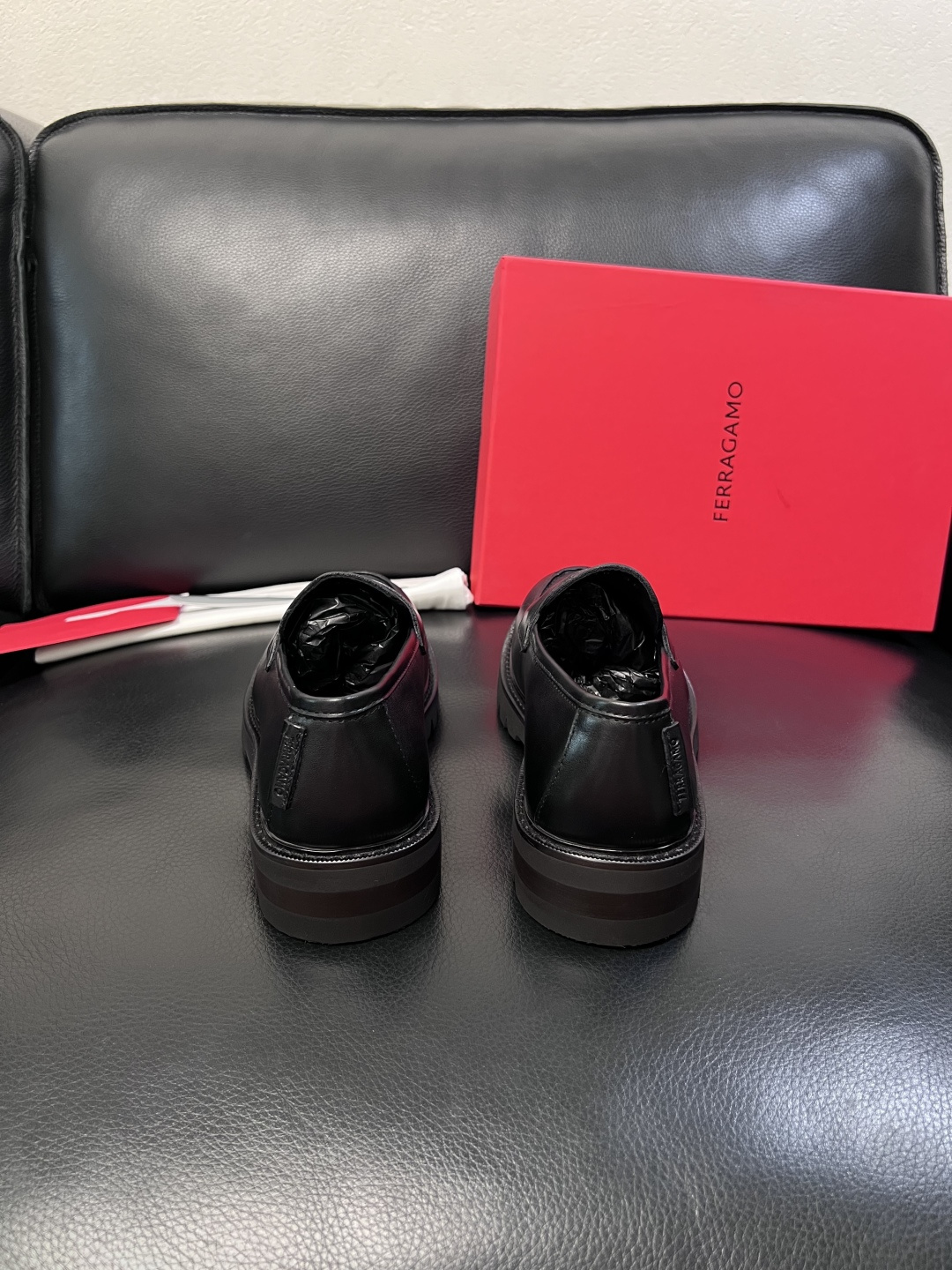 Ferragamo  高品质  顶级工艺品  菲拉格慕   专柜同步发售原厂配置，意大利进口原版牛皮，进