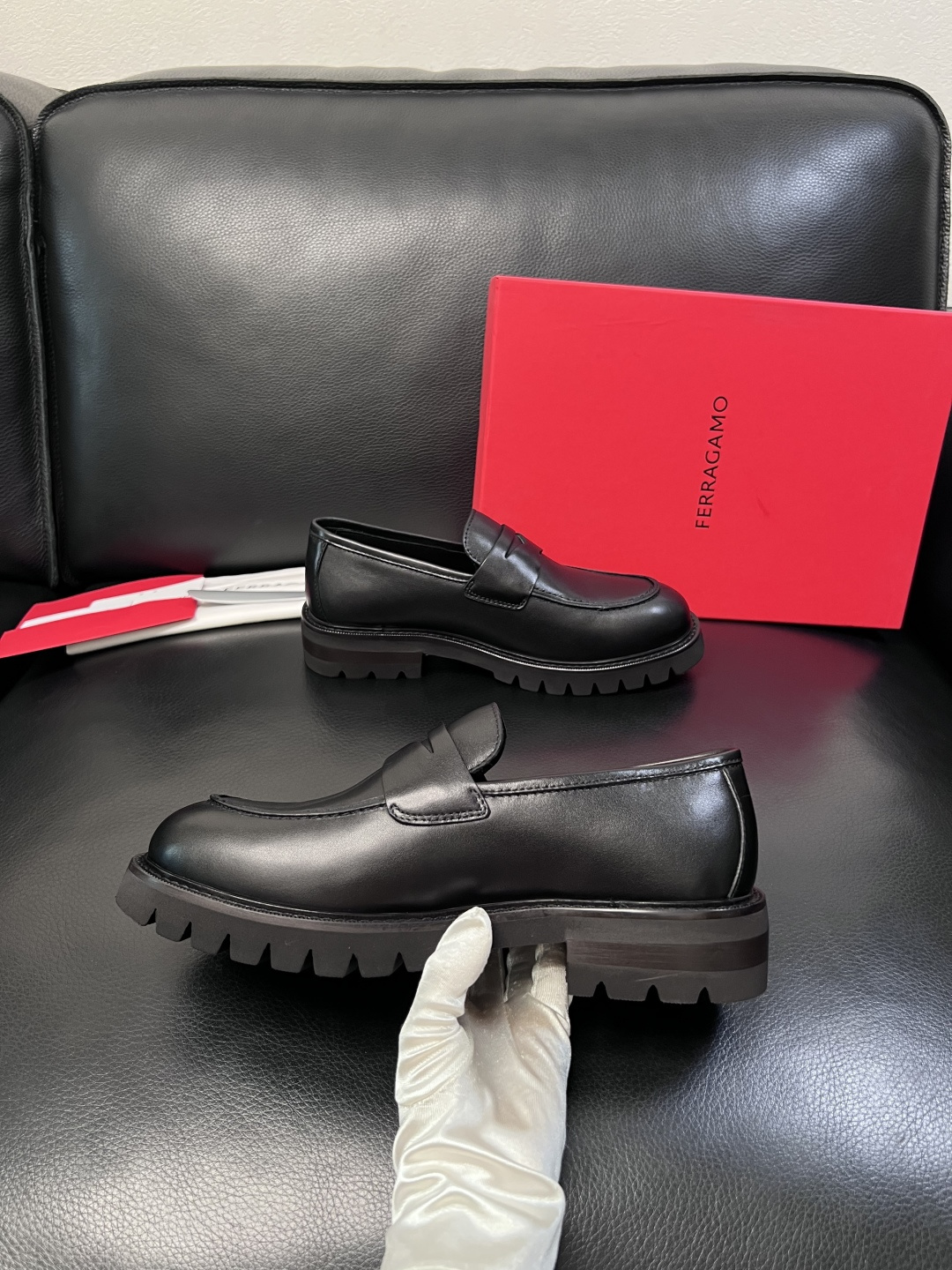 Ferragamo  高品质  顶级工艺品  菲拉格慕   专柜同步发售原厂配置，意大利进口原版牛皮，进