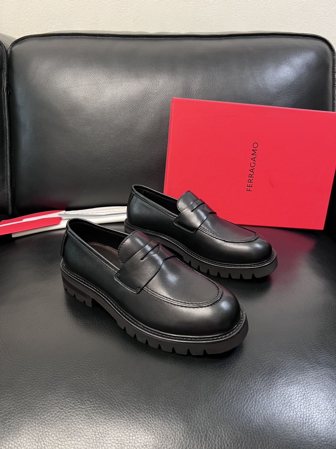 NO:834649,Ferragamo high-quality top handicrafts. Ferragamo counters simultaneously sell original factory configurations, original cowhide imported from Italy, imported water-dyed cowhide, soles specially provided by the original factory and super comfortable, original factory follow-up goods, code number 39-44 (customized 38 45),, ferragamo, ferragamo, cowhide19860909Ferragamo 高品质 顶级工艺品 菲拉格慕专柜同步发售原厂配置,意大利进口原版牛皮,进口水染牛里 ,鞋底原厂特供原版底超级舒适,原厂跟单货 ,码数 39-44（订做 38 45）,,ferragamo,ferragamo,cowhide,Men's shoes