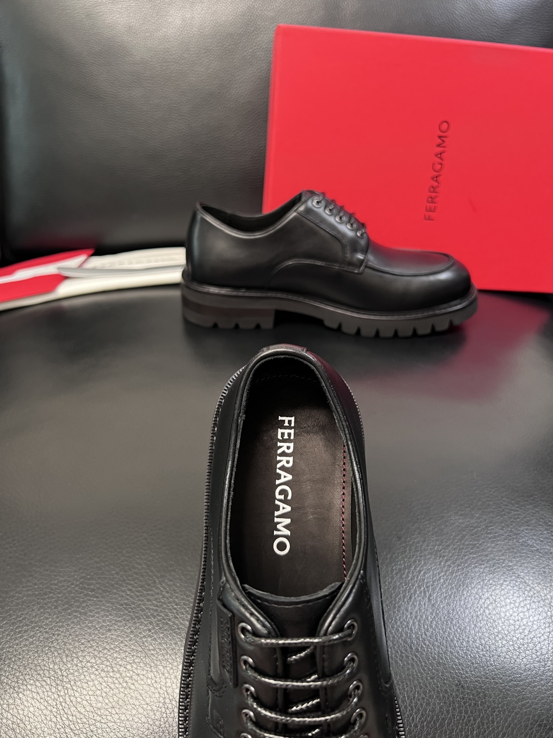 Ferragamo  高品质  顶级工艺品  菲拉格慕   专柜同步发售原厂配置，意大利进口原版牛皮，进