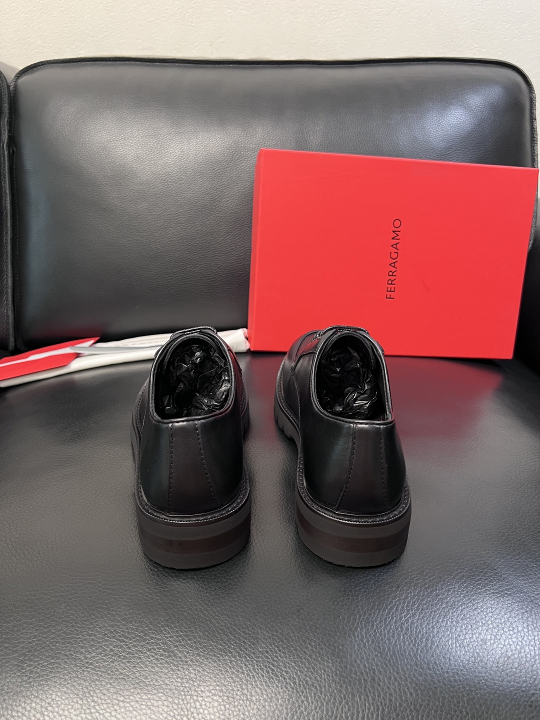 Ferragamo  高品质  顶级工艺品  菲拉格慕   专柜同步发售原厂配置，意大利进口原版牛皮，进