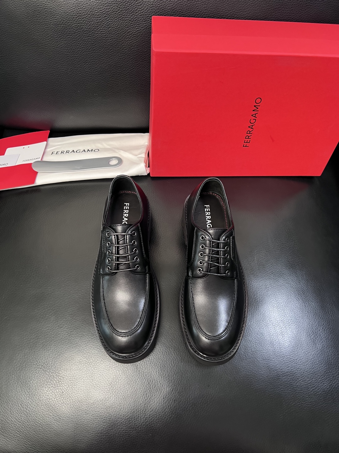Ferragamo  高品质  顶级工艺品  菲拉格慕   专柜同步发售原厂配置，意大利进口原版牛皮，进