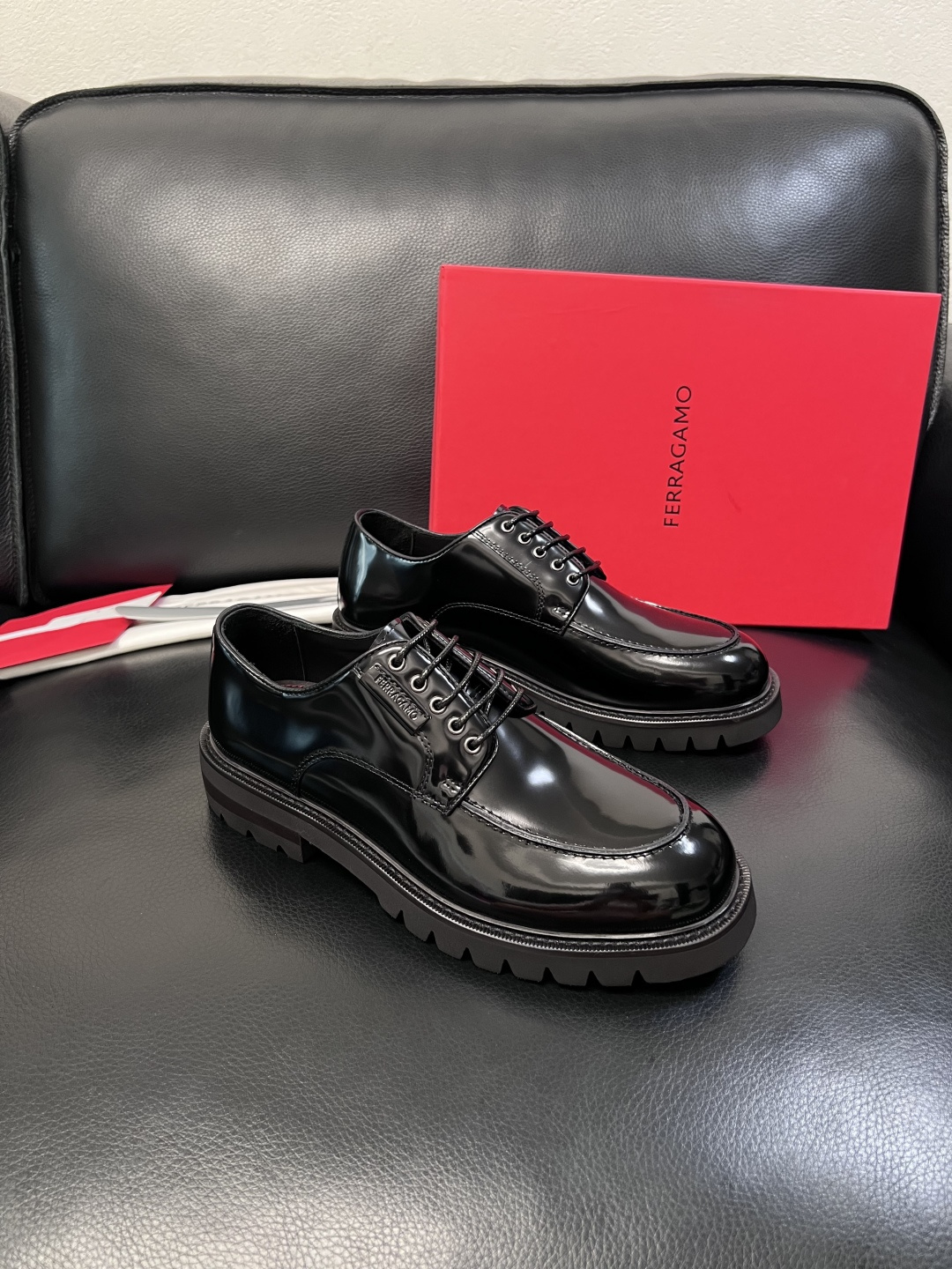 NO:834656,Ferragamo high-quality top crafts. Ferragamo counters simultaneously sell original factory configurations. Original cowhide imported from Italy, imported water-dyed cowhide. The soles are specially provided by the original factory and are super comfortable. The original factory follows the order. Welcome to compare at the counter. The code number is 39-44 (customized 38 45 46), ferragamo, ferragamo, cowhide19860909Ferragamo 高品质 顶级工艺品 菲拉格慕专柜同步发售原厂配置,意大利进口原版牛皮,进口水染牛里 ,鞋底原厂特供原版底超级舒适,原厂跟单货 ,欢迎对比专柜同步,码数 39-44（订做 38 45 46）,,ferragamo,ferragamo,cowhide,Men's shoes