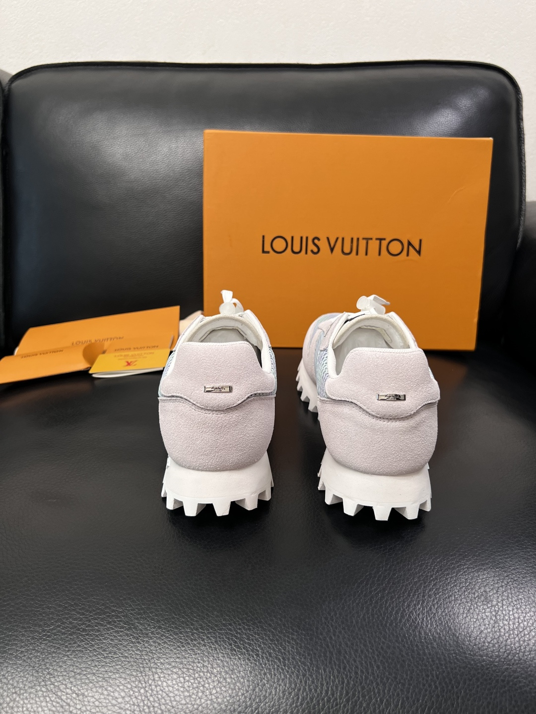 Lv  高品质  顶级工艺品  路易威登，运动板鞋专柜同步，鞋面意大利进口，高品质拼接缤纷色彩复杂工艺品