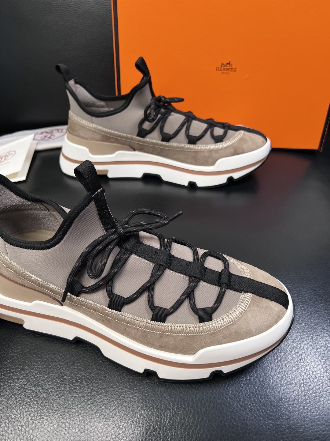 Hermes 高品质  顶级工艺品  爱马仕 专柜同步发售原厂配置，意大利进口原版牛皮拼布面料，高品质拼