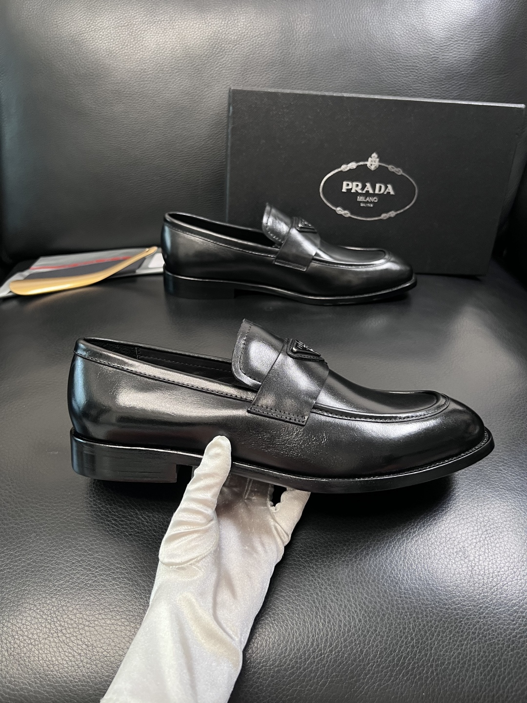 PRADA  高品质  顶级工艺品 普拉达 皮鞋专柜同步 原厂配置，意大利进口原版牛皮面料，透气舒适进口