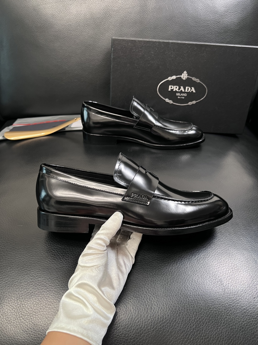 PRADA  高品质  顶级工艺品 普拉达 皮鞋专柜同步 原厂配置，意大利进口原版牛皮面料，透气舒适进口