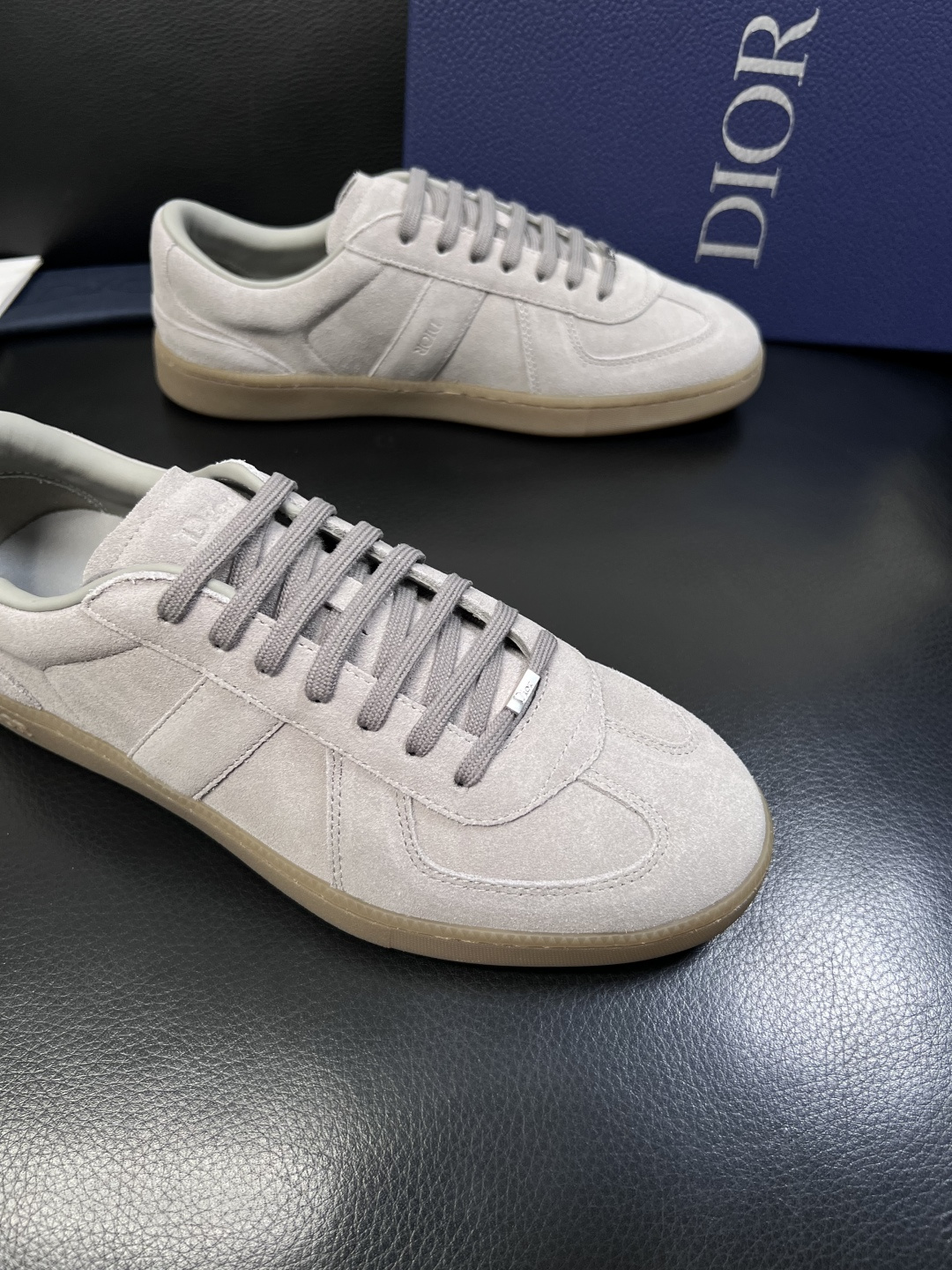 Dior  高品质  顶级工艺品 迪奥  专柜同步 原厂配置，意大利进口原版牛皮面料，透气舒适进口水染牛