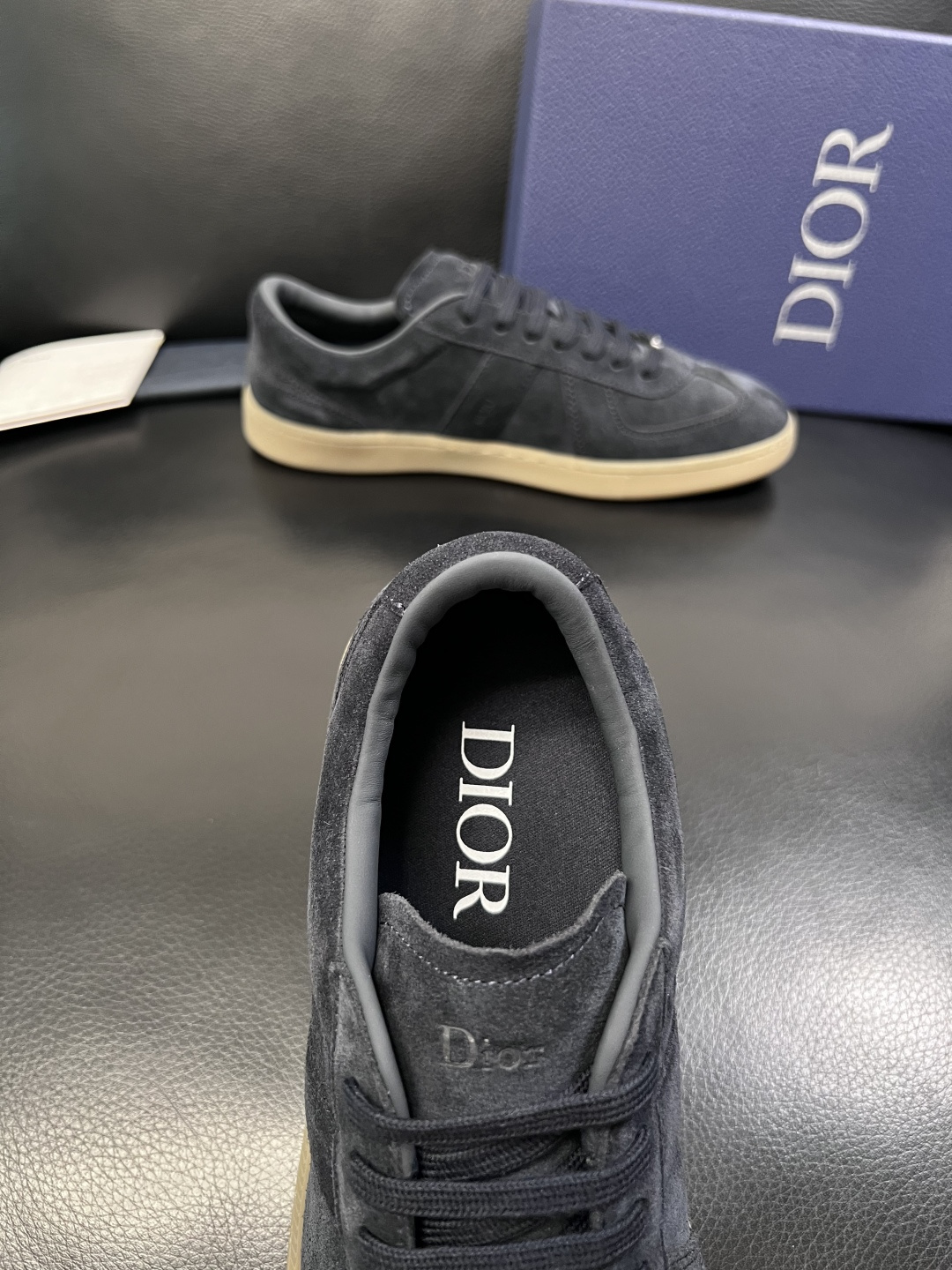 Dior  高品质  顶级工艺品 迪奥  专柜同步 原厂配置，意大利进口原版牛皮面料，透气舒适进口水染牛