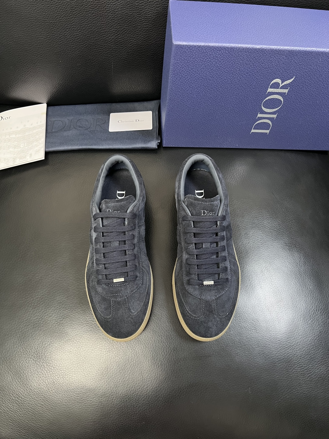 Dior  高品质  顶级工艺品 迪奥  专柜同步 原厂配置，意大利进口原版牛皮面料，透气舒适进口水染牛