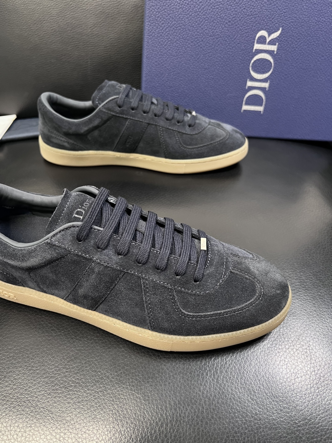 Dior  高品质  顶级工艺品 迪奥  专柜同步 原厂配置，意大利进口原版牛皮面料，透气舒适进口水染牛