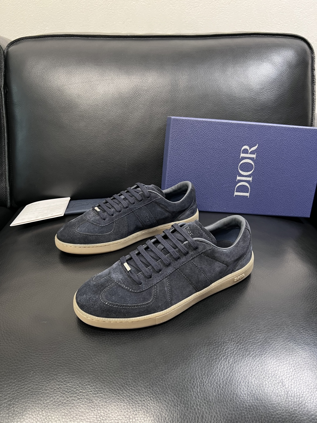 Dior  高品质  顶级工艺品 迪奥  专柜同步 原厂配置，意大利进口原版牛皮面料，透气舒适进口水染牛