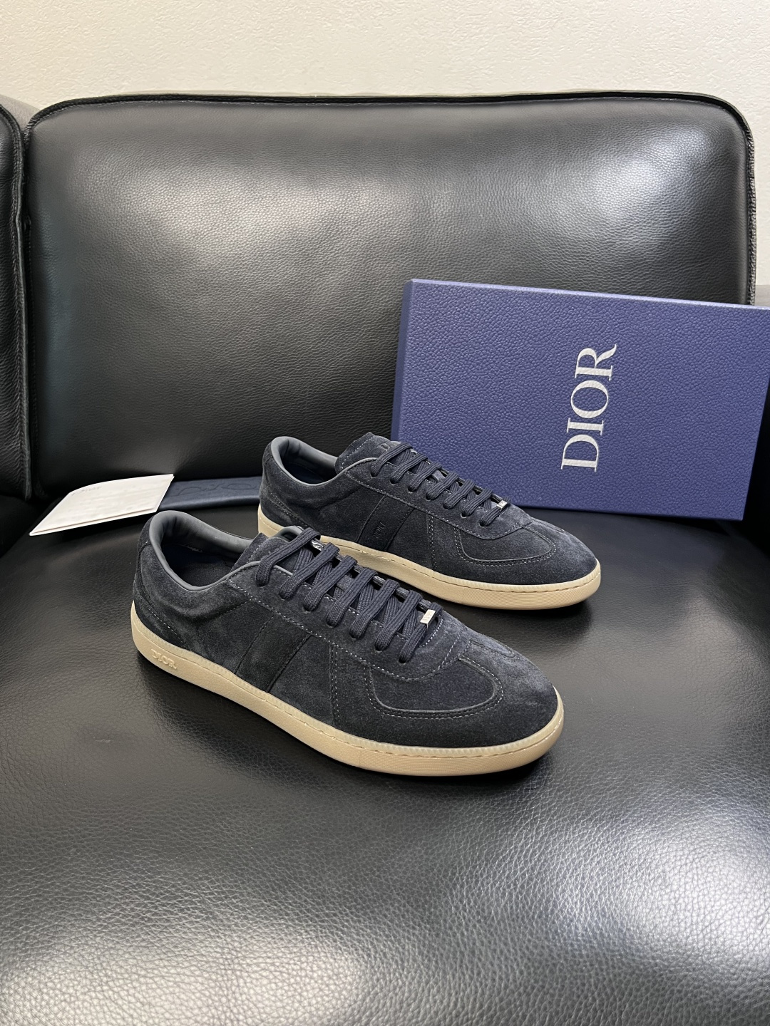 Dior  高品质  顶级工艺品 迪奥  专柜同步 原厂配置，意大利进口原版牛皮面料，透气舒适进口水染牛