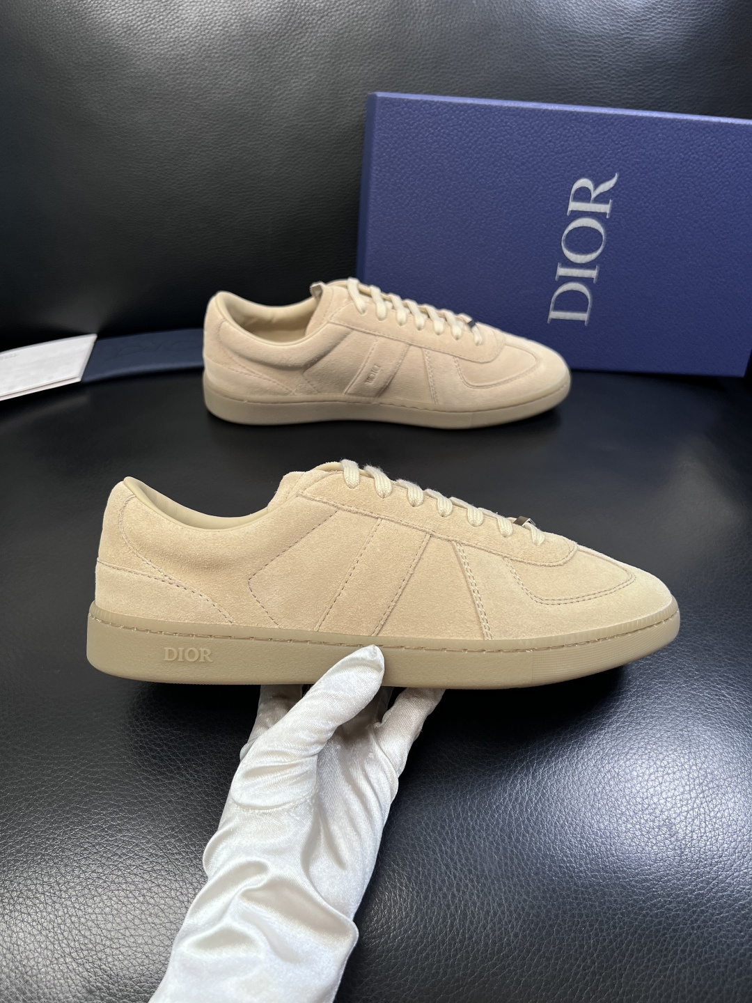 Dior  高品质  顶级工艺品 迪奥  专柜同步 原厂配置，意大利进口原版牛皮面料，透气舒适进口水染牛