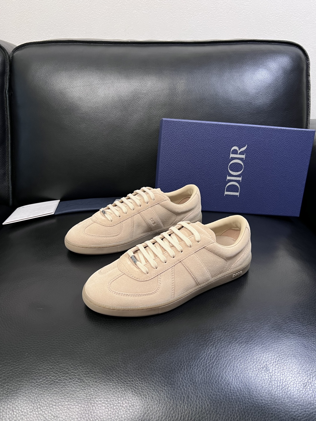 Dior  高品质  顶级工艺品 迪奥  专柜同步 原厂配置，意大利进口原版牛皮面料，透气舒适进口水染牛