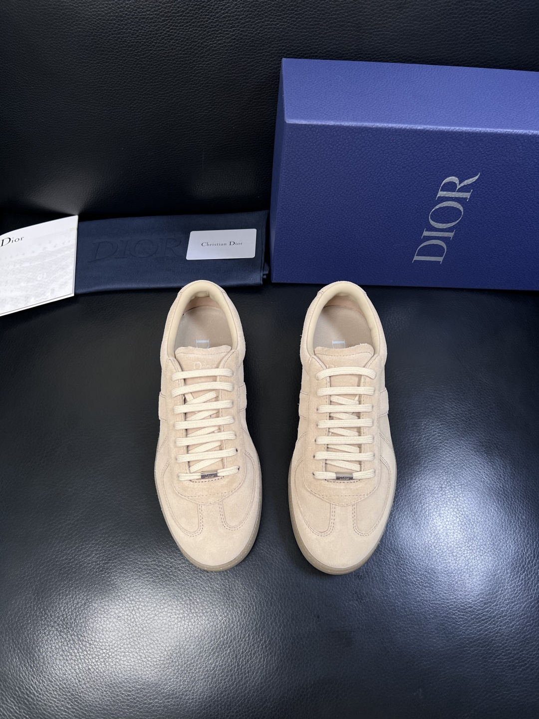 Dior  高品质  顶级工艺品 迪奥  专柜同步 原厂配置，意大利进口原版牛皮面料，透气舒适进口水染牛